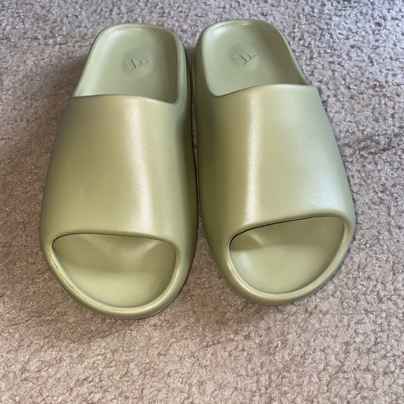 yeezy slides womens 9
